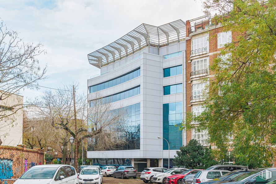 Oficina en alquiler en Calle Pedro de Valdivia, 10, Chamartín, Madrid, 28006 con coche, edificio, vehículo terrestre, neumático, cielo, nube, vehículo, rueda, planta y arquitectura alrededor