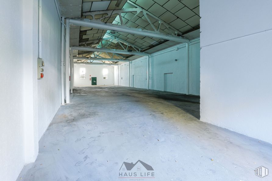 Nave en venta en Polígono La Yegua, Torrejón de Ardoz, Madrid, 28850 con piso, pavimento, material compuesto, accesorio, pasillo, hormigón, techo, asfalto, evento y carretera alrededor