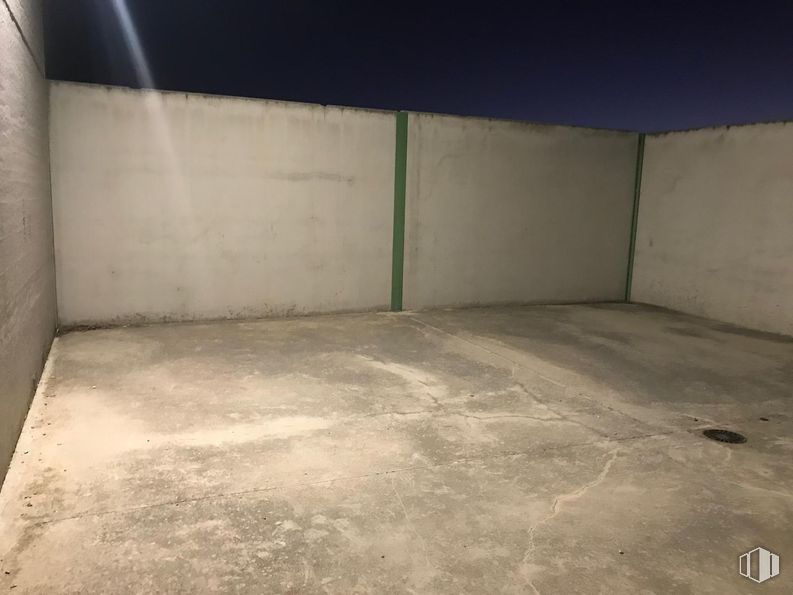 Industrial for sale at Zona industrial, Yuncos, Toledo, 45210 with floor, flooring, grey, concrete and plaster around