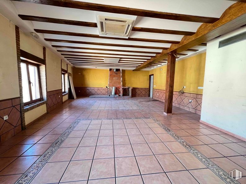 Retail for sale at Avenida Huerta Abajo, San Lorenzo de la Parrilla, Cuenca, 16770 with window, fixture, wood, architecture, interior design, flooring, hall, floor, tile flooring and ceiling around