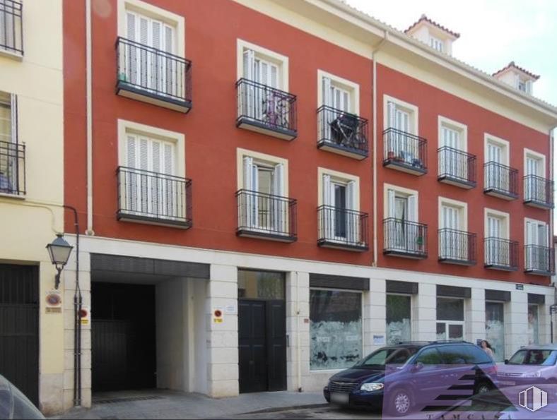 Local en venta en Zona Centro, Aranjuez, Madrid, 28300 con ventana, puerta, coche, luz de estacionamiento, vehículo terrestre, rueda, edificio, neumático, vehículo y cielo alrededor