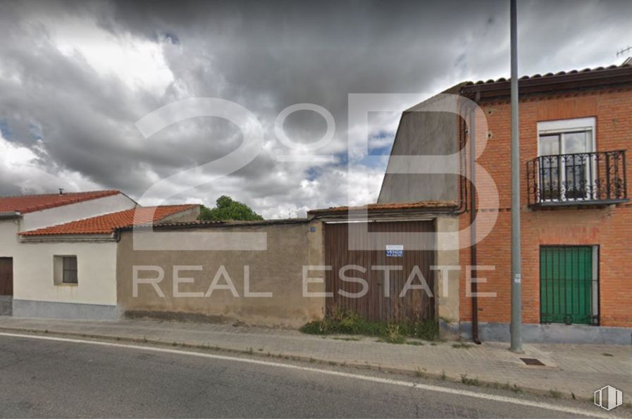 Land for sale at Zona Centro, Torrejón del Rey, Guadalajara, 19174 with window, door, building, cloud, plant, sky, tree, asphalt, road surface and residential area around