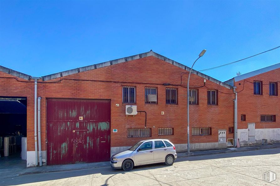 Nave en alquiler en Calle Orfebres, 7, Yeles, Toledo, 45220 con coche, casa, edificio, ventana, luz de estacionamiento, cielo, rueda, propiedad, neumático y vehículo alrededor