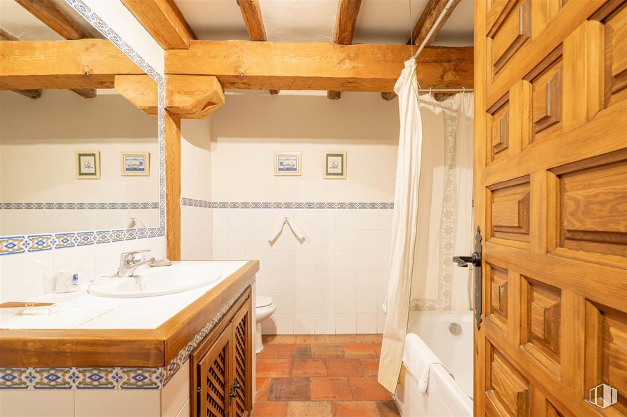 Retail for sale at Plaza España, 16, Turégano, Segovia, 40370 with bathroom cabinet, sink, furniture, cabinetry, countertop, tap, plumbing fixture, wood, house and interior design around