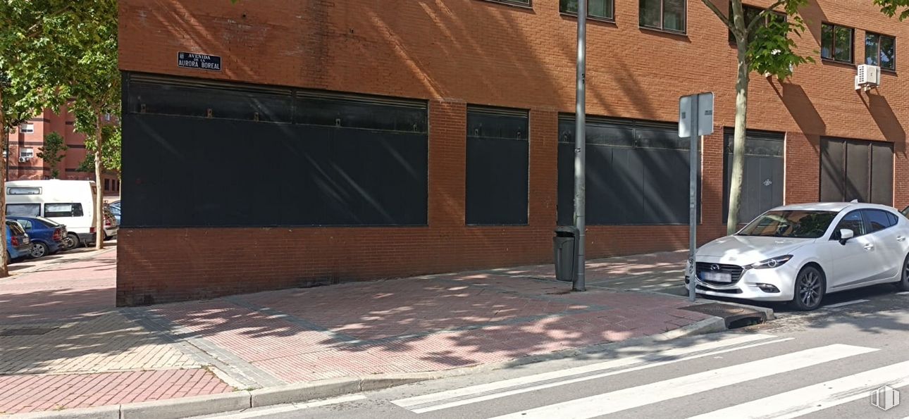 Local en alquiler en Calle Dehesa de Vicálvaro, 11, Vicálvaro, Madrid, 28032 con coche, edificio, ventana, luz de estacionamiento, capó, iluminación del automóvil, vehículo, asfalto, superficie de la carretera y rejilla alrededor