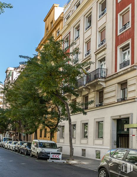 Oficina en alquiler en Calle Zurbano,80, Chamberí, Madrid, 28010 con coche, edificio, neumático, rueda, ventana, propiedad, vehículo, cielo, planta y infraestructura alrededor