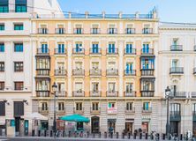 Oficina en alquiler en Calle Alcalá, 4, Centro, Madrid, 28014 con edificio, día, ventana, accesorio, diseño urbano, arquitectura, barrio, viaje, zona residencial y ciudad alrededor