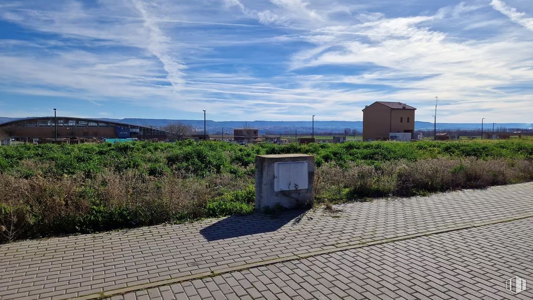 Land for sale at Calle Madresalva, Marchamalo, Guadalajara, 19180 with building, cloud, sky, plant, road surface, land lot, asphalt, grass, residential area and landscape around