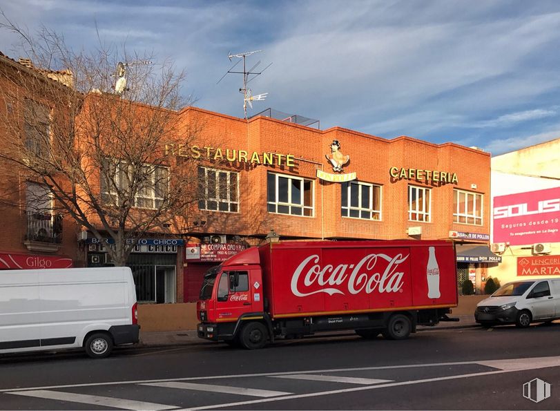 Retail for sale at Avenida Castilla-La Mancha, Illescas, Toledo, 45200 with truck, car, van, building, wheel, land vehicle, tire, cloud, vehicle and sky around