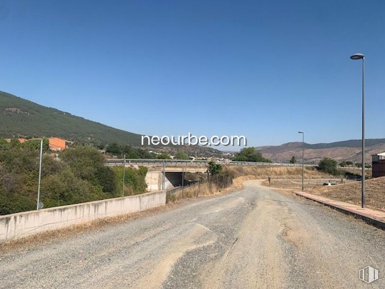 Land for sale at Calle Puente Pasil, El Tiemblo, Ávila, 05270 with sky, plant, road surface, street light, asphalt, slope, tree, land lot, thoroughfare and natural landscape around