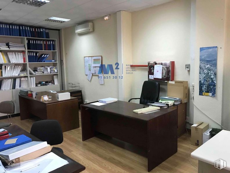 Oficina en venta en Calle Fuerteventura, San Sebastián de los Reyes, Madrid, 28703 con escritorio, televisión, mesa, mueble, propiedad, estantería, estante, silla de oficina, diseño de interiores y escritorio para computadora alrededor