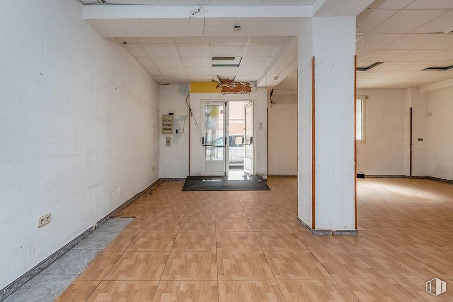 Local en venta en Calle Ancha, Aranjuez, Madrid, 28300 con edificio, accesorio, madera, hall, suelos, suelo, casa, puerta, madera dura y techo alrededor