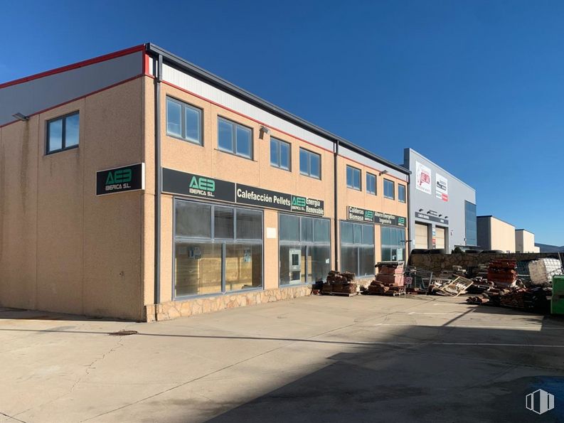 Industrial for sale at Polígono Vicolozano, Ávila, 05194 with sky, automotive tire, asphalt, building, facade, commercial building, city, window, tire and fixture around