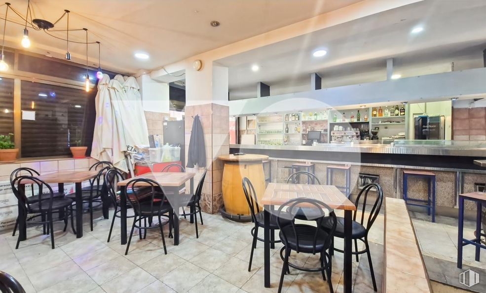 Retail for sale at Plaza Corcubión, Fuencarral - El Pardo, Madrid, 28029 with kitchen & dining room table, chair, flooring, interior design, ceiling, furniture, floor, restaurant, table and lighting around