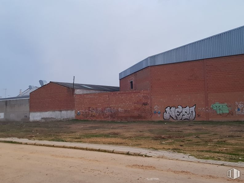 Land for sale at Calle Moreno Rosillo, 9, Quintanar de la Orden, Toledo, 45800 with building, house, sky, land lot, asphalt, brickwork, brick, facade, landscape and composite material around