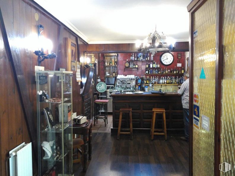 Retail for sale at Valsaín - San Ildefonso - La Granja, San Ildefonso, Segovia, 40109 with person, stool, lighting, property, picture frame, interior design, wood, table, floor and building around