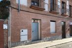 Retail for rent at Calle San José, 37, Navalcarnero, Madrid, 28600 with door, window, building, fixture, road surface, wood, brickwork, brick, neighbourhood and wall around