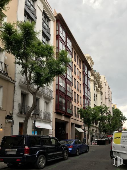 Local en alquiler en Calle Hermosilla, 29, Salamanca, Madrid, 28001 con coche, rueda, edificio, neumático, vehículo terrestre, vehículo, nube, cielo, propiedad y fotografía alrededor