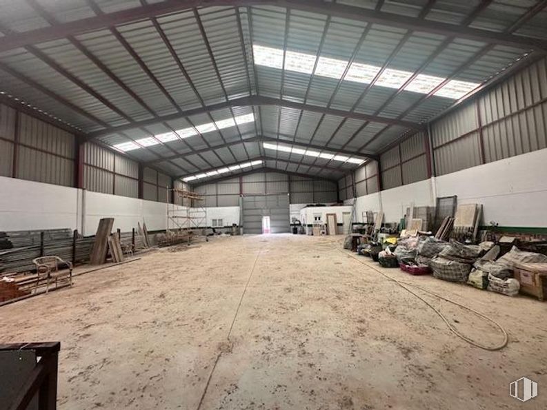 Industrial for sale at Calle Batanes, Villarejo de Salvanés, Madrid, 28590 with hall, wood, floor, beam, flooring, composite material, ceiling, gas, metal and building around