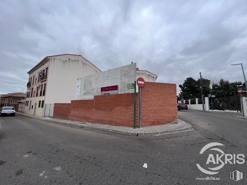 Land for sale at Casco urbano, Bargas, Toledo, 45593 with cloud, sky, property, road surface, building, window, asphalt, street light, tar and vehicle around