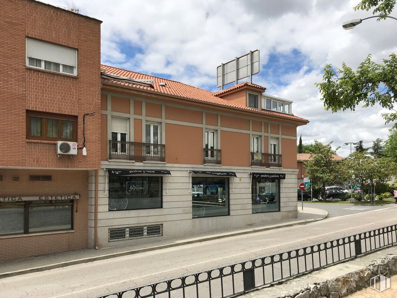 Oficina en alquiler en Calle Frailes, 120, Colmenar Viejo, Madrid, 28770 con cielo, ventana, propiedad, edificio, nube, arquitectura, árbol, mediante, casa y diseño urbano alrededor