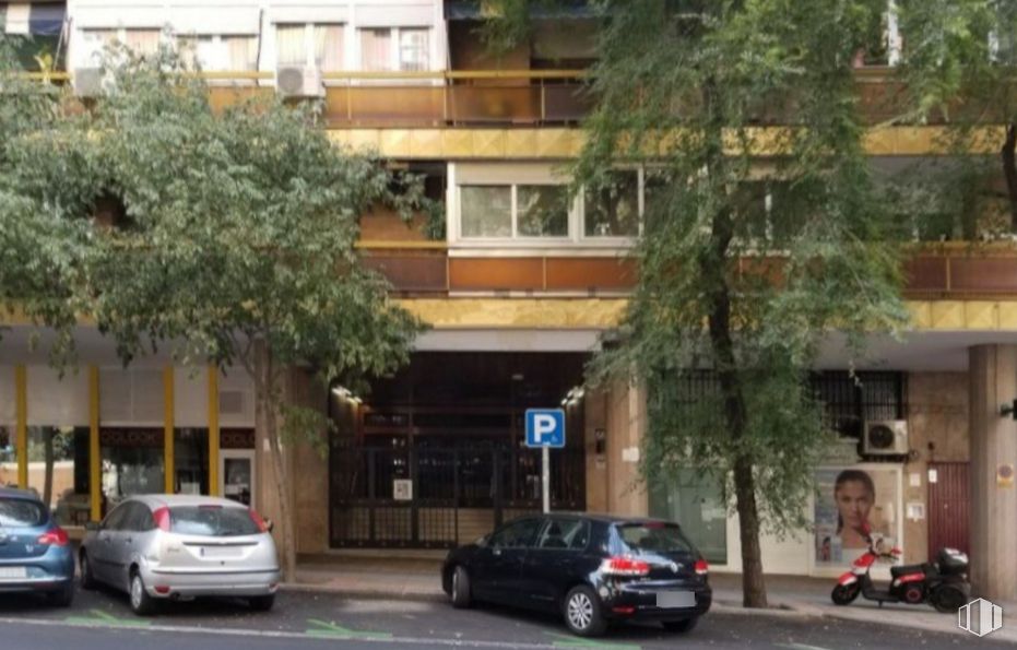 Oficina en alquiler en Zona Plaza Castilla, Tetuán, Madrid, 28020 con coche, ventana, motocicleta, luz de estacionamiento, rueda, vehículo terrestre, neumático, vehículo, edificio y planta alrededor