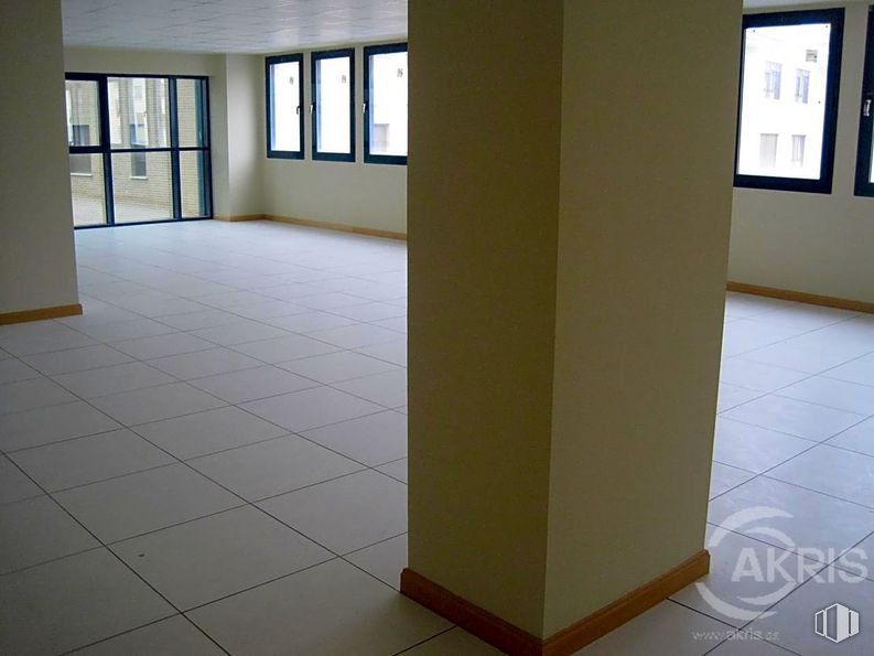 Office for sale at Avenida Irlanda, Toledo, 45005 with window, fixture, wood, interior design, flooring, floor, building material, glass, hall and building around