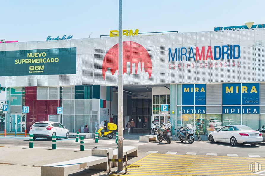 Local en alquiler en Centro comercial MiraMadrid, Avenida Juan Pablo II, 26, Paracuellos de Jarama, Madrid, 28860 con coche, motocicleta, luz de estacionamiento, neumático, rueda, vehículo terrestre, vehículo, cielo, neumático de automoción y vehículo de motor alrededor