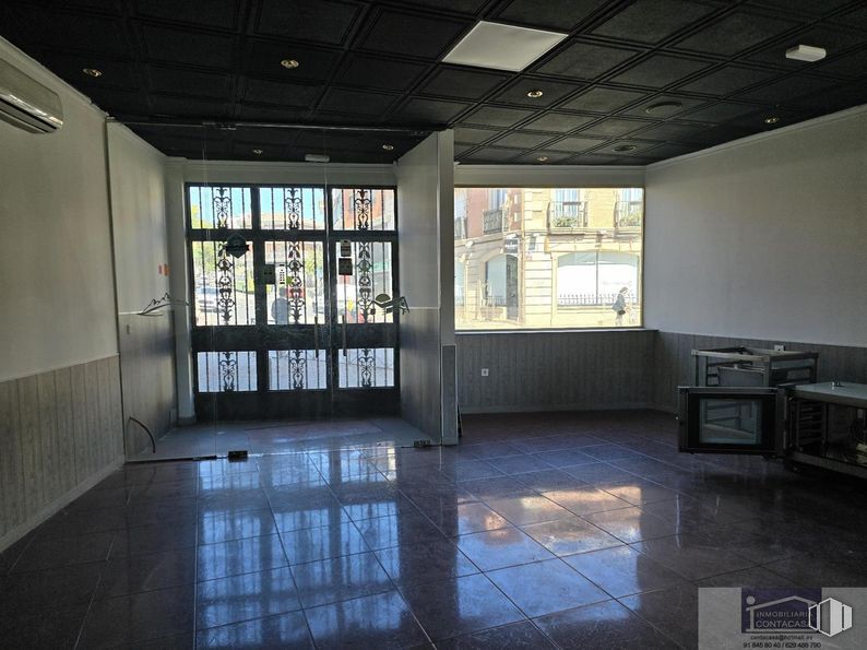 Local en alquiler en Calle San Sebastián, Colmenar Viejo, Madrid, 28770 con ventana, lámpara, puerta, accesorio, interiorismo, hall, suelo, suelos, ebanistería y vidrio alrededor