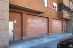 Retail for rent at Calle Federico García Lorca, 1, Azuqueca de Henares, Guadalajara, 19200 with car, window, building, road surface, brickwork, brick, automotive lighting, wood, sidewalk and wall around