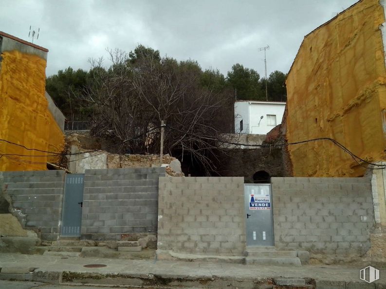 Land for sale at La Balsa, Cifuentes, Guadalajara, 19420 with building, cloud, sky, land lot, tree, composite material, gas, bedrock, concrete and landscape around