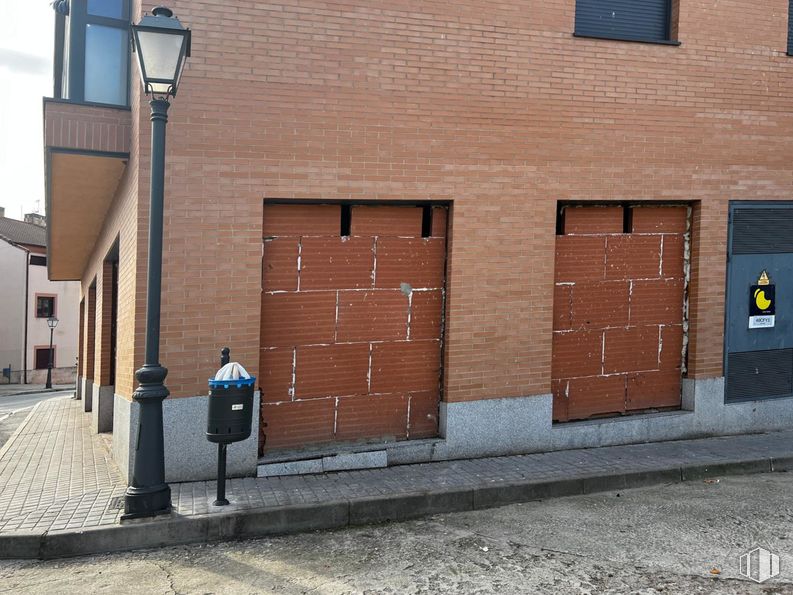 Retail for sale at Calle Segovia, Espirdo, Segovia, 40191 with wall, brickwork, brick, composite material, concrete, sidewalk, building material, paint and cement around