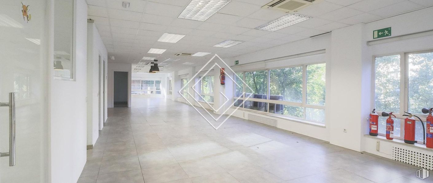 Oficina en alquiler en Zona Cuzco, Tetuán, Madrid, 28020 con ventana, lámpara, accesorio, hall, suelo, suelos, vidrio, techo, material compuesto y espacio alrededor