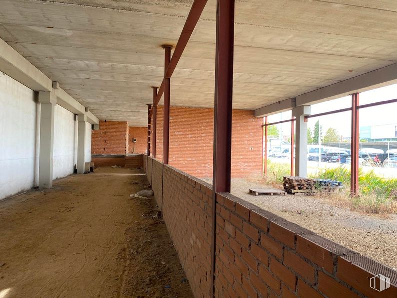 Industrial for rent at Zona industrial, Getafe, Madrid, 28905 with wall, wood, brick, brickwork, ceiling, floor, composite material, building material, wood stain and concrete around