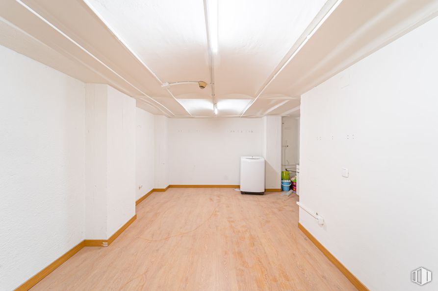 Local en venta en Calle Fernández de la Hoz, Chamberí, Madrid, 28003 con edificio, madera, hall, accesorio, casa, tinte para madera, suelos, madera dura, pintura y suelo laminado alrededor