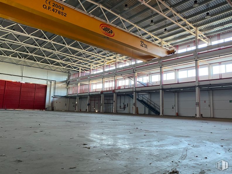 Nave en alquiler y venta en Zona Industrial Arganda, Arganda del Rey, Madrid, 28500 con pasillo, viga, material compuesto, gas, ciudad, techo, accesorio, metal, ingeniería y suelo alrededor