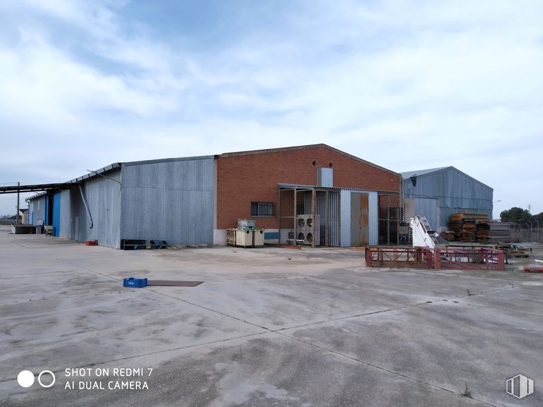 Industrial for rent at Calle Los Sauces, 1, Torrejón de Velasco, Madrid, 28990 with building, sky, cloud, asphalt, land lot, composite material, real estate, facade, landscape and commercial building around