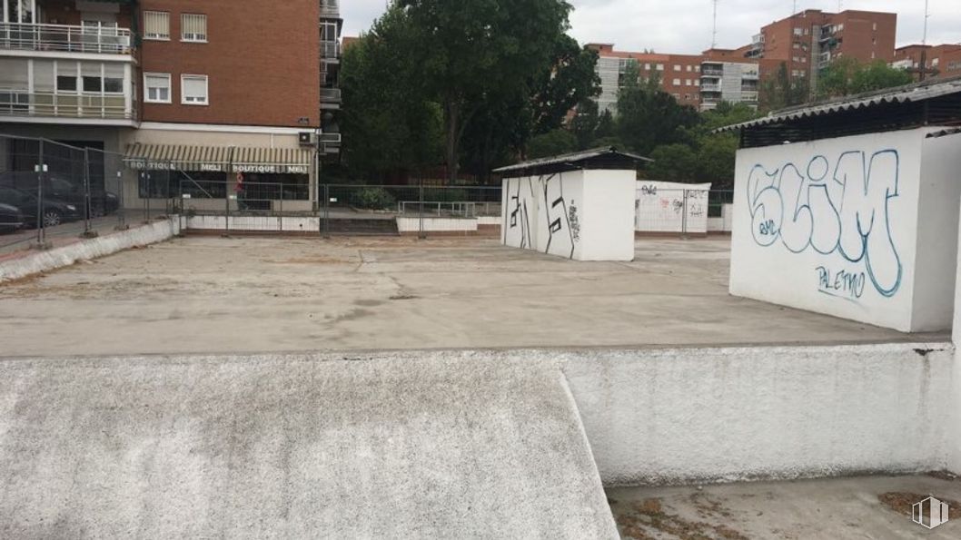 Suelo en venta en Calle Jacobina, 4, Carabanchel, Madrid, 28047 con edificio, árbol, superficie de la carretera, ventana, asfalto, terreno, material compuesto, arte, fachada y carretera alrededor