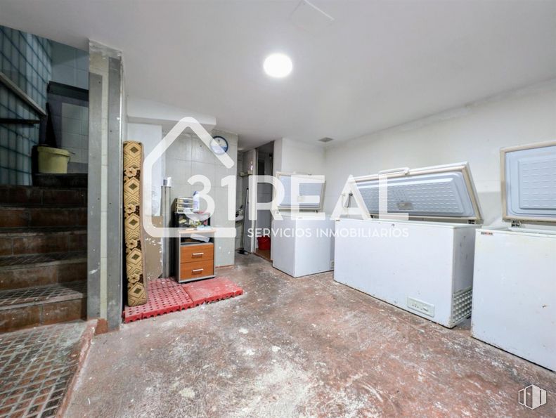 Local en venta en Zona Peñagrande, Fuencarral - El Pardo, Madrid, 28035 con propiedad, edificio, madera, interiorismo, hall, suelo, suelos, techo, puerta y sala de estar alrededor