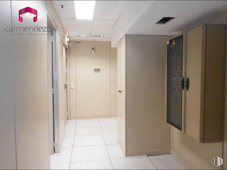 Retail for sale at Calle Esteban Terradas, 8, Chamartín, Madrid, 28036 with door, fixture, wall, ceiling, flooring, hall, aluminium, glass, automotive exterior and handle around