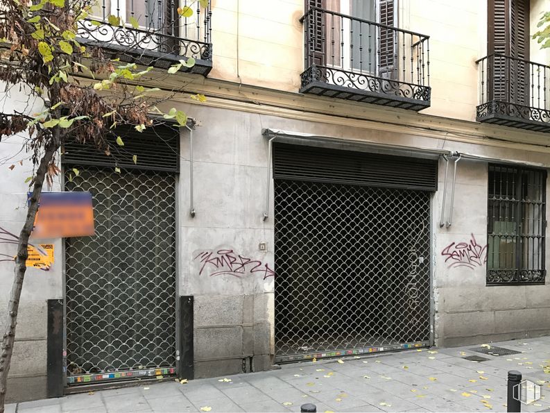 Local en alquiler y venta en Zona Centro, Centro, Madrid, 28004 con ventana, puerta, edificio, accesorio, amarillo, barrio, superficie de la carretera, propiedad material, zona residencial y fachada alrededor