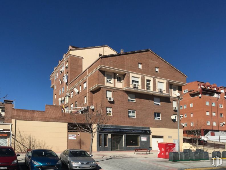 Local en venta en Calle San Miguel, Azuqueca de Henares, Guadalajara, 19200 con coche, edificio, casa, cielo, rueda, ventana, neumático, vehículo, diseño urbano y condominio alrededor