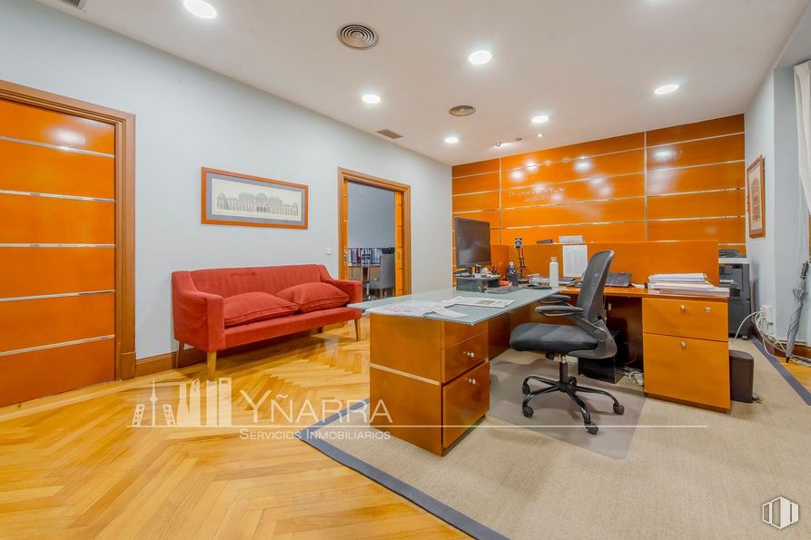 Oficina en venta en Calle Velázquez, Salamanca, Madrid, 28006 con silla, sofá, escritorio, loveseat, puerta, mueble, propiedad, edificio, confort y naranja alrededor