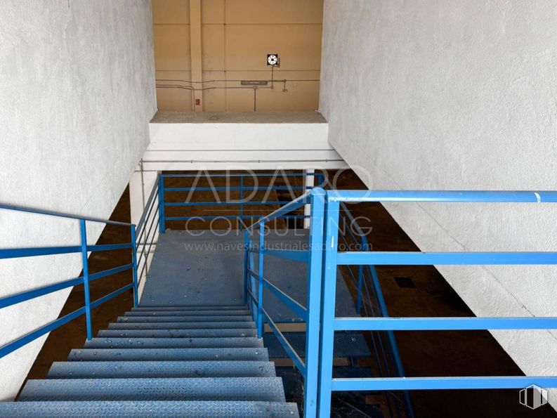 Industrial for sale at Calle Tormes, Mejorada del Campo, Madrid, 28840 with stairs, handrail, floor, flooring, composite material, metal, building material, glass, daylighting and steel around