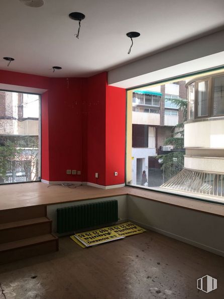 Retail for sale & for rent at Calle José Luis Álvarez de Castro, Cuenca, 16002 with property, window, wood, fixture, interior design, shade, hall, flooring, floor and living room around