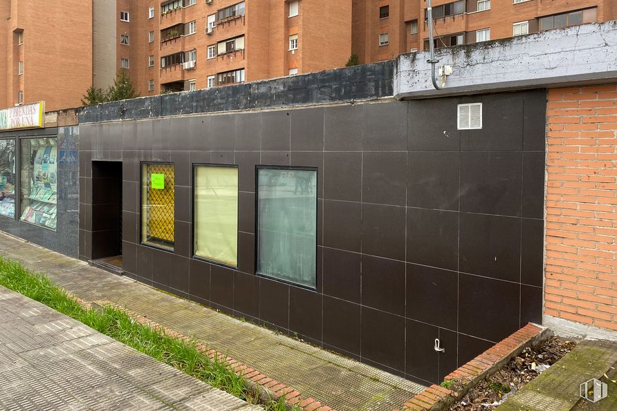 Local en alquiler en Calle Honduras, 18, Coslada, Madrid, 28820 con ventana, edificio, accesorio, albañilería, ladrillo, diseño urbano, superficie de carretera, bienes raíces, fachada y material compuesto alrededor