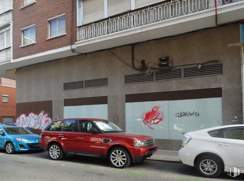 Local en venta en Calle Divino Vallés, Arganzuela, Madrid, 28045 con rueda, coche, neumático, ventana, luz de estacionamiento, luz de posición lateral, vehículo terrestre, vehículo, iluminación del automóvil y infraestructura alrededor