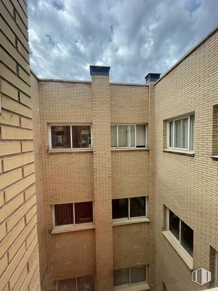 Oficina en venta en Calle Perú, Las Rozas de Madrid, Madrid, 28290 con ventana, cielo, edificio, nube, madera, albañilería, diseño urbano, ladrillo, casa y condominio alrededor