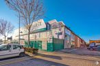 Industrial for sale at Polígono Empresarial P-29, Collado Villalba, Madrid, 28400 with car, person, building, wheel, tire, sky, vehicle, window, plant and road surface around