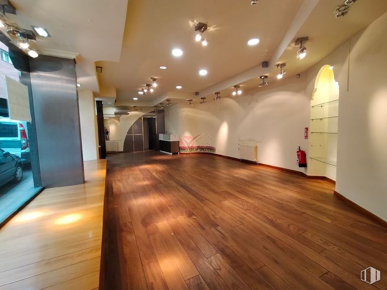 Local en alquiler en Zona centro, Cuenca, 16004 con edificio, hall, madera, interiorismo, casa, suelo, suelos, madera dura, diseño automovilístico y suelo laminado alrededor